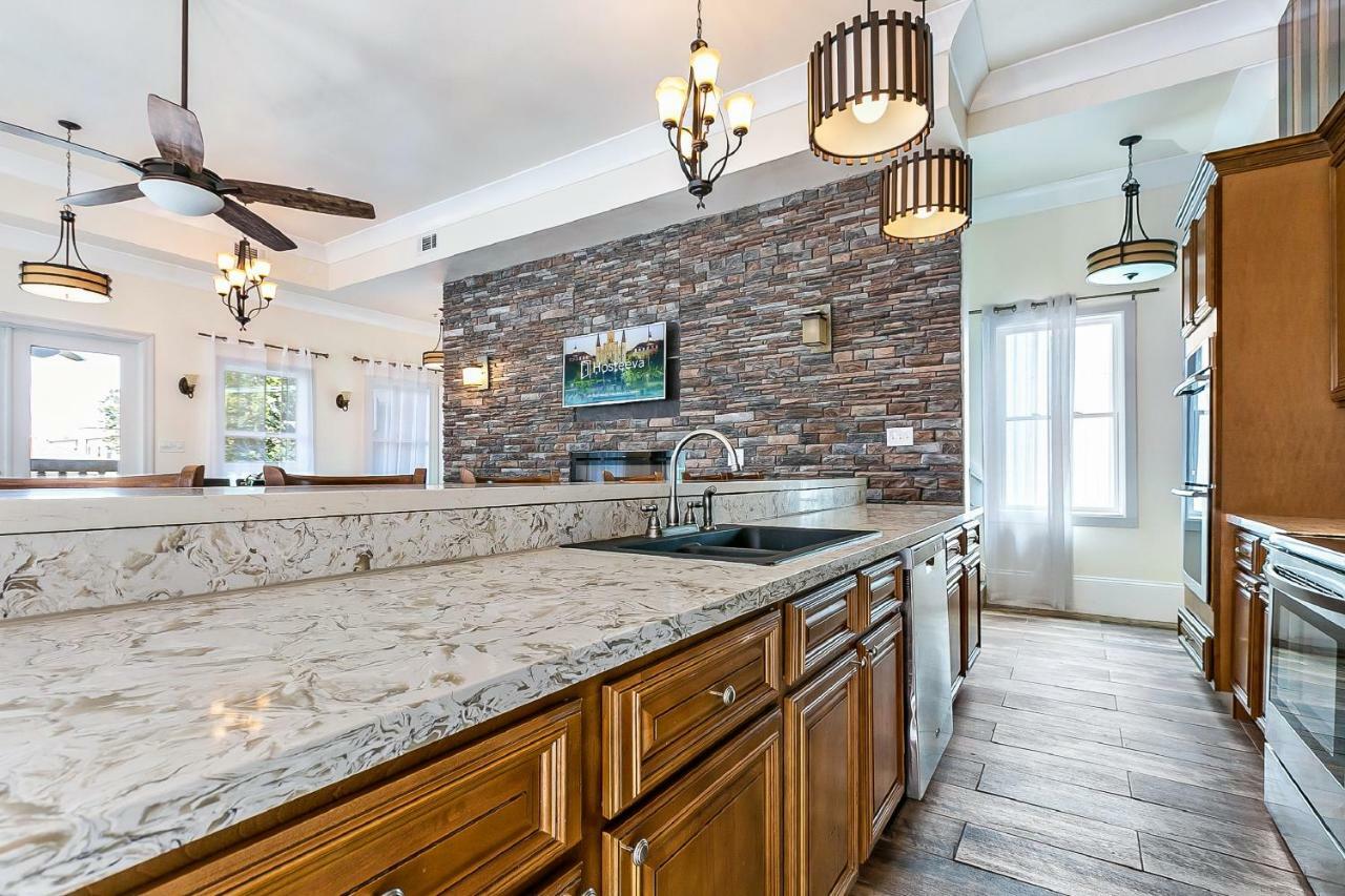 Spacious 4Br Condo On Carondelet Near All Hot Spo New Orleans Bagian luar foto