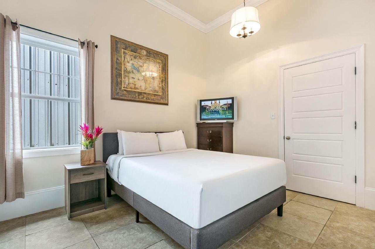 Spacious 4Br Condo On Carondelet Near All Hot Spo New Orleans Bagian luar foto