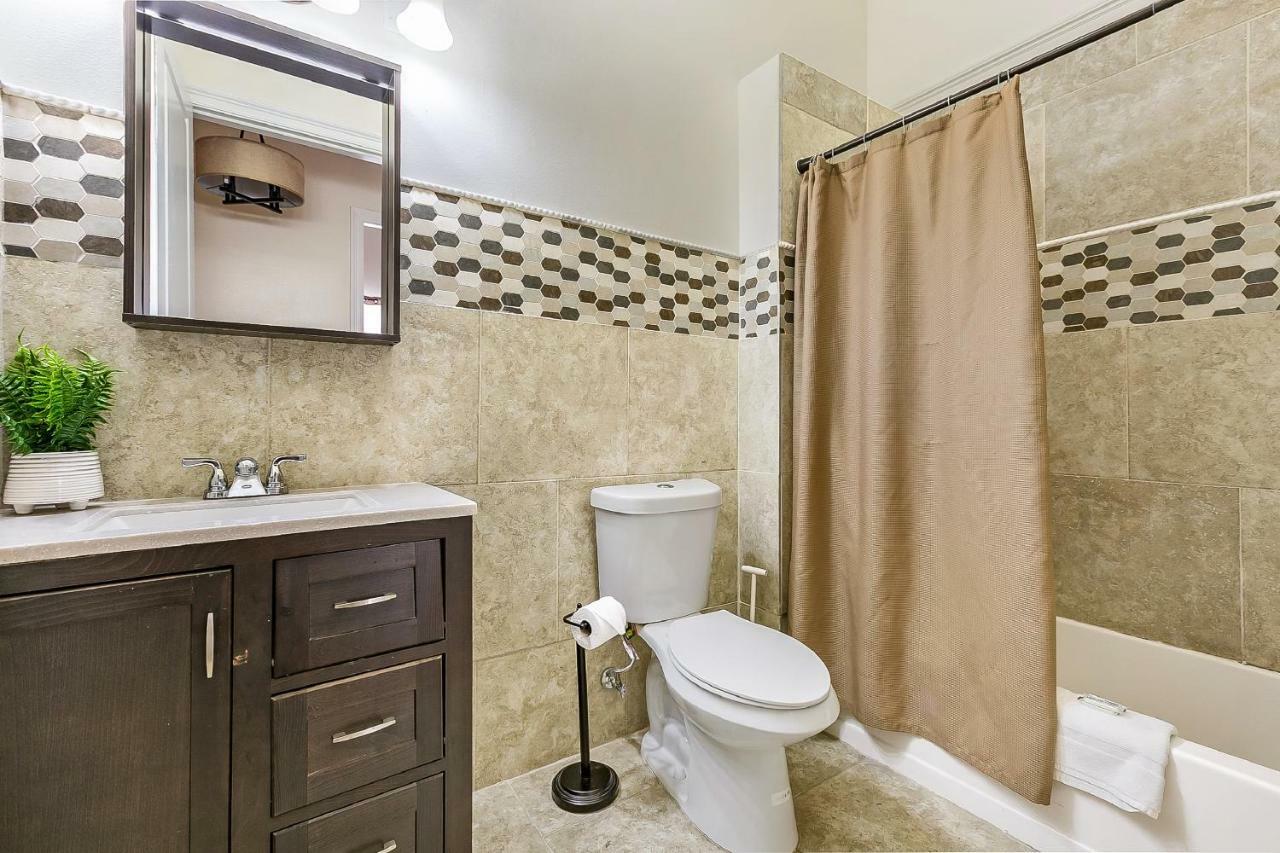 Spacious 4Br Condo On Carondelet Near All Hot Spo New Orleans Bagian luar foto