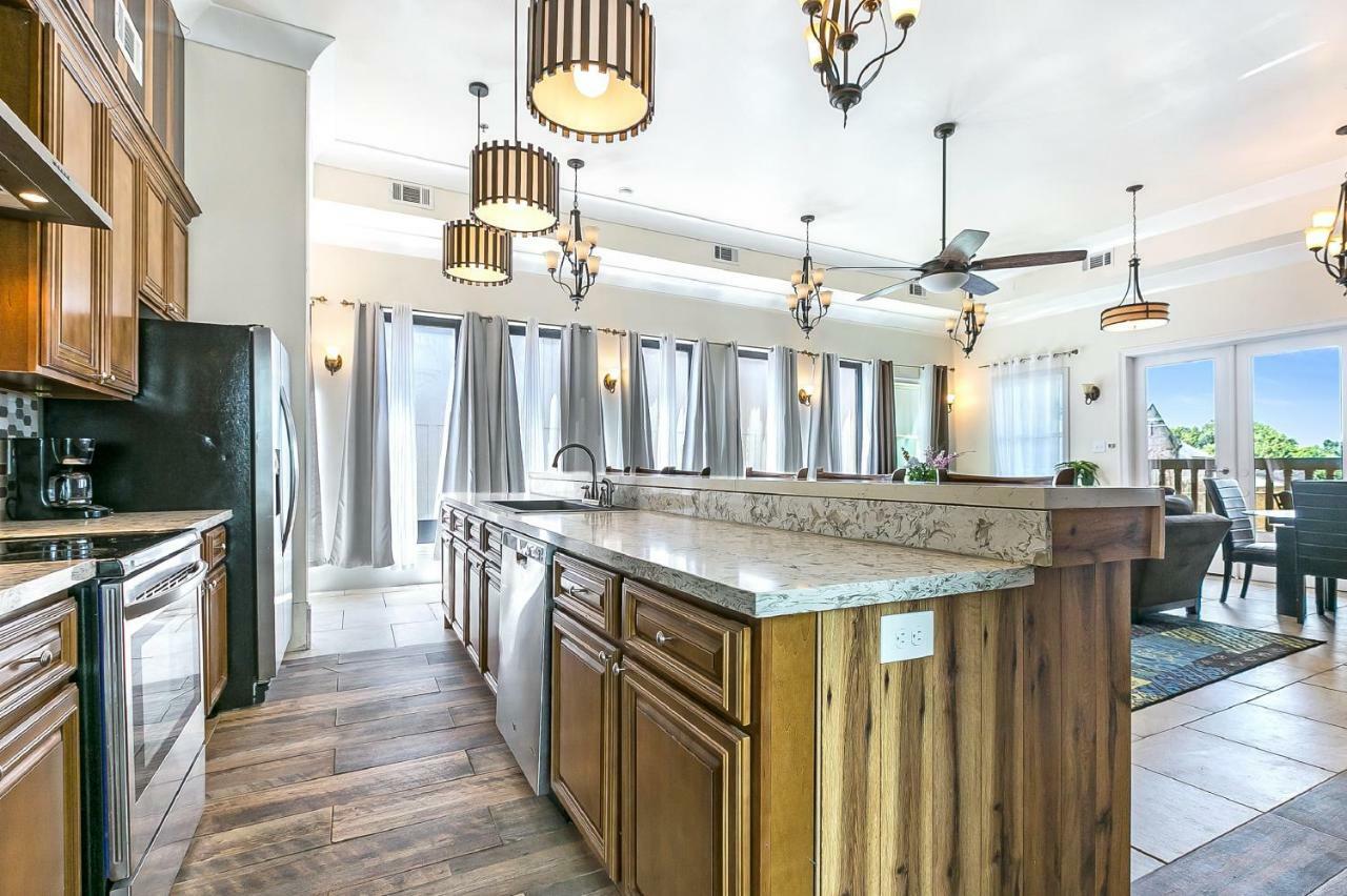 Spacious 4Br Condo On Carondelet Near All Hot Spo New Orleans Bagian luar foto